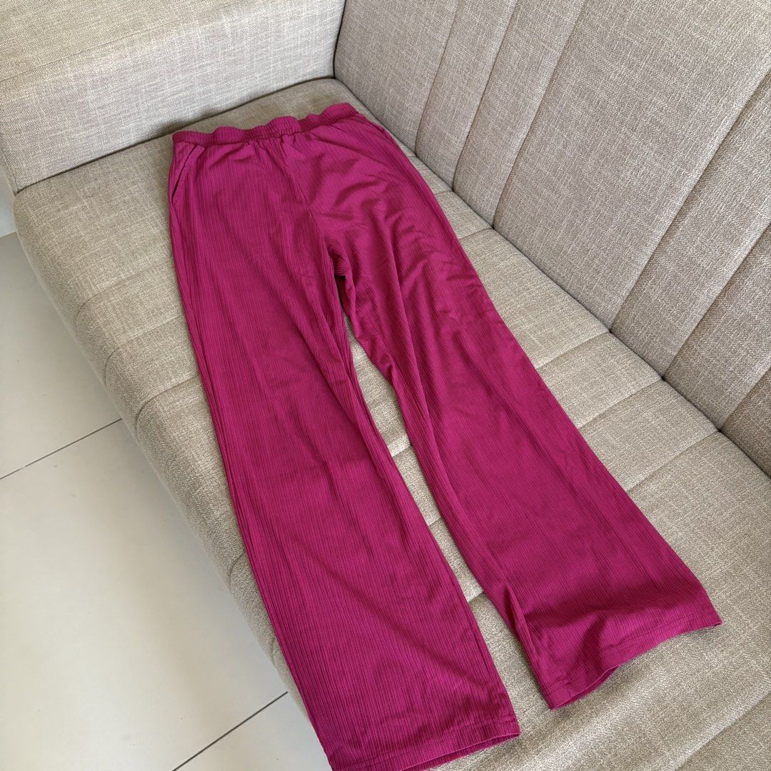 MAGENTA PINK PANTS (Category: Jeans) located in Pasig City. Submitted by _jinwifeu_ (Listing ID 1470220324, Image 3). Description: 📏 fits size 26-28 length 39 📍 ortigas, pasig 💸 maribank,bdo, gcash, maya 🚚 same day delivery (lalamove, grab etc).