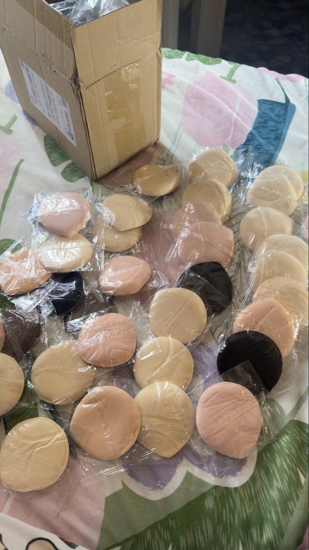 Make up sponges - deflated (Category: Makeup) located in Pulilan. Submitted by r1a.2001 (Listing ID 1470287500, Image 3). Description: Deflated -5 pesos without issue - 15 pesos each.