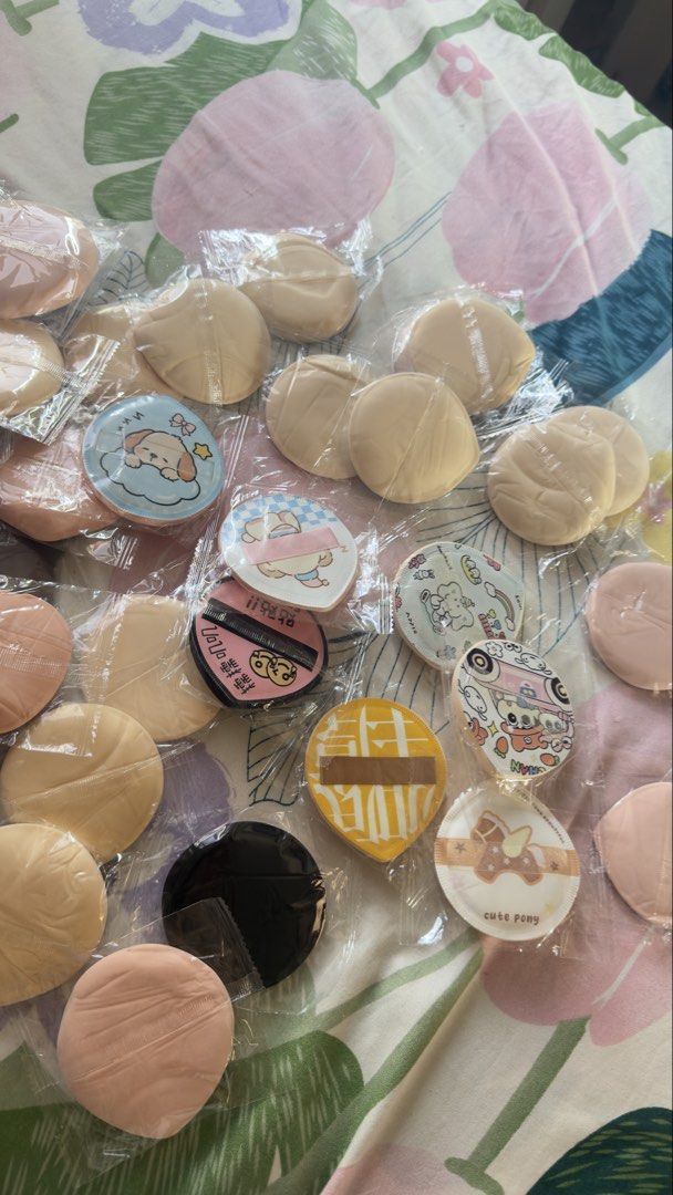 Make up sponges - deflated (Category: Makeup) located in Pulilan. Submitted by r1a.2001 (Listing ID 1470287500, Image 2). Description: Deflated -5 pesos without issue - 15 pesos each.