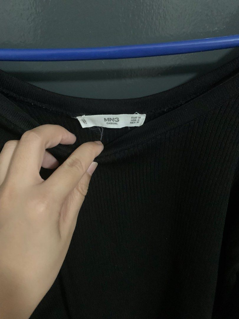 MANGO Black Off-shoulder (Category: Longsleeves) located in Pasig City. Submitted by dc_declutters (Listing ID 1470310107, Image 2). Description: For small to medium frame.