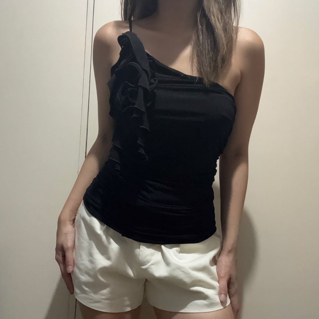 Mango (BNWT) Black Ruched One Shoulder Top with Ruffled Detail (Category: Sleeveless) located in Antipolo. Submitted by nicnicbg (Listing ID 1470284293, Image 2). Description: brand new with tag, og price is ₱1995.