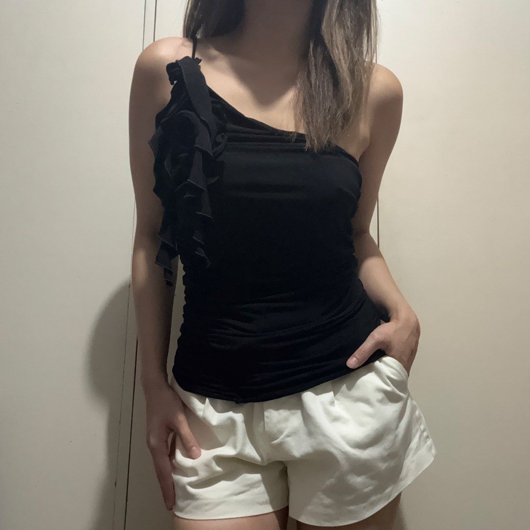 Mango (BNWT) Black Ruched One Shoulder Top with Ruffled Detail (Category: Sleeveless) located in Antipolo. Submitted by nicnicbg (Listing ID 1470284293, Image 1). Description: brand new with tag, og price is ₱1995.