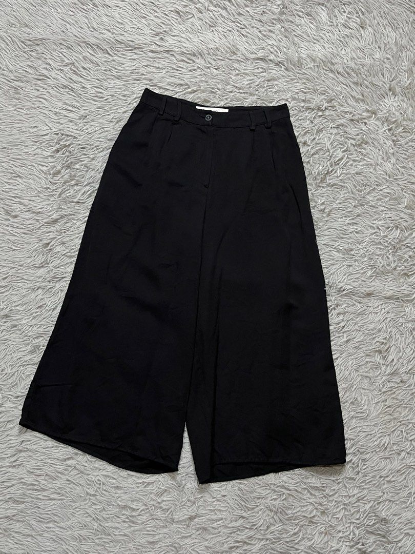 Mango Culottes Pants (Category: Other Bottoms) located in Dipolog. Submitted by krstnagnis98 (Listing ID 1470348062, Image 3). Description: Mango Culottes Pants Small Size 26 Authentic.