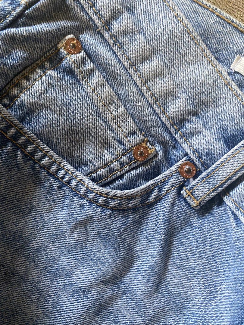 Mango Denim Skirt (Category: Skirts) located in Muntinlupa City. Submitted by aubreyraven (Listing ID 1470175208, Image 3). Description: Worn once.