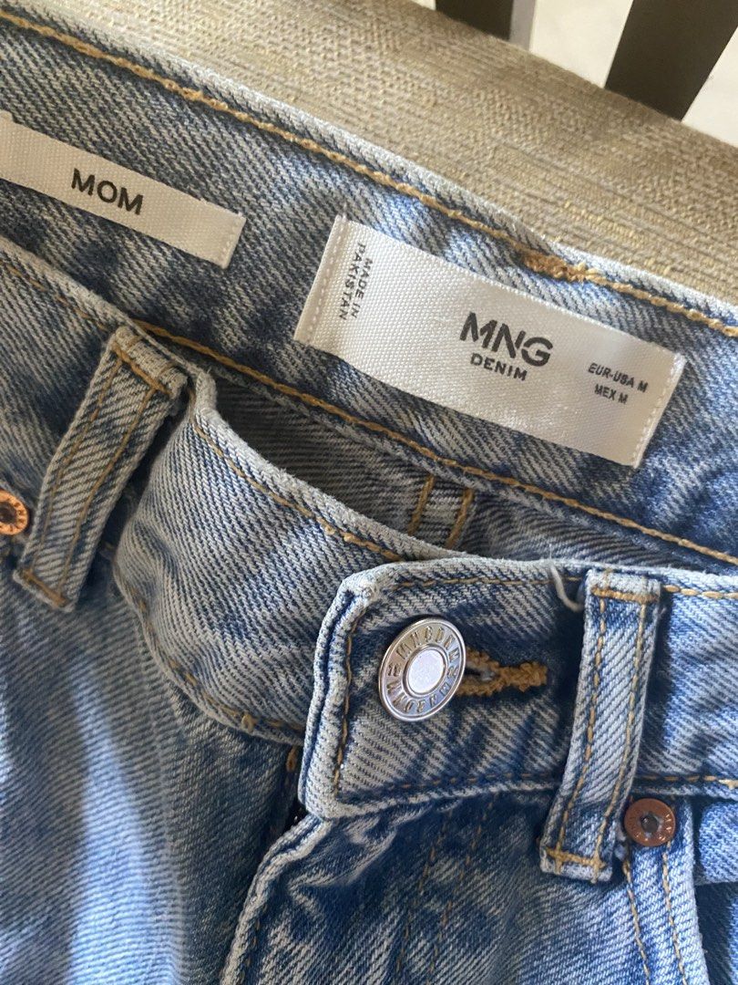 Mango Denim Skirt (Category: Skirts) located in Muntinlupa City. Submitted by aubreyraven (Listing ID 1470175208, Image 2). Description: Worn once.