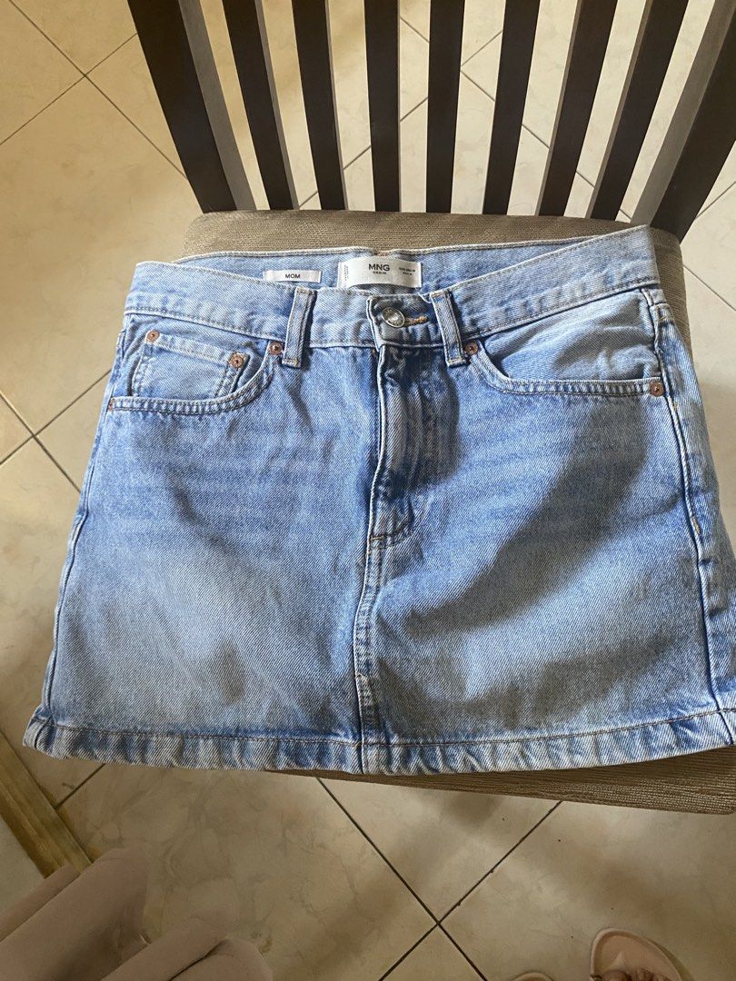 Mango Denim Skirt (Category: Skirts) located in Muntinlupa City. Submitted by aubreyraven (Listing ID 1470175208, Image 1). Description: Worn once.