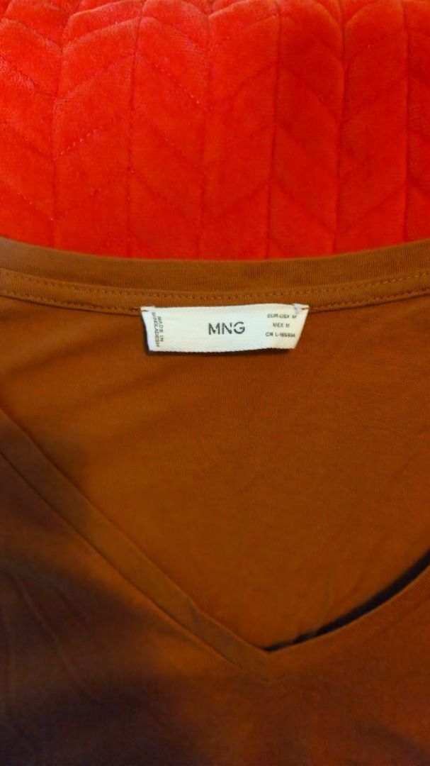 Mango MNG Long Sleeve V Neck Top Rust (Category: Longsleeves) located in Caloocan City. Submitted by mocs.stash (Listing ID 1470197175, Image 3). Description: Mango MNG Long Sleeve V Neck Top Rust Selling for ₱100 (SRP: ~₱1,295) Brand: Mango (MNG) Size: Medium Condition: Preloved in great condition Price: ₱100 Shipping & Location Details: Location: Caloocan Shipping Fee: Paid by buyer Couriers: Grab Express, Lalamove, GoGo Xpress (GGX), or LBC Se