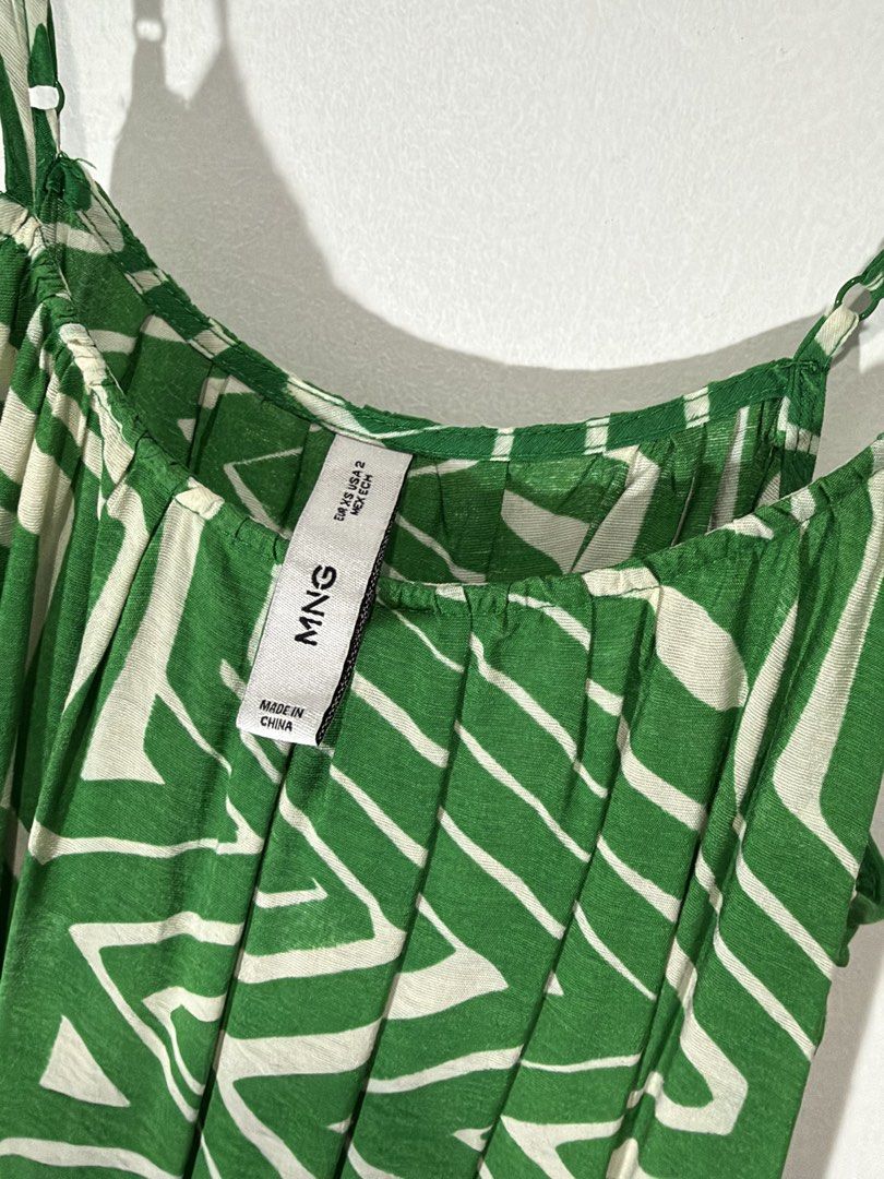 Mango Printed Maxi Dress (Category: Dresses) located in Manila. Submitted by diane.preloved0328 (Listing ID 1470294136, Image 3). Description: Mango Printed Maxi Dress - Green Size: XS Fits XS - S .