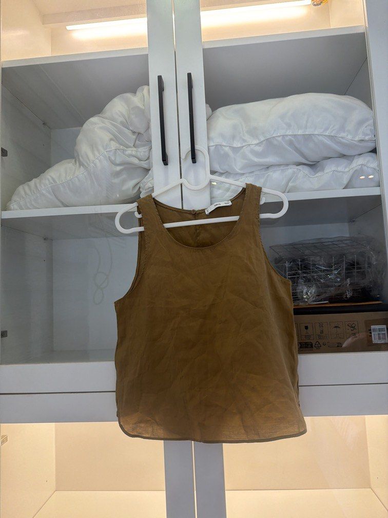 Mango top (Category: Sleeveless) located in Quezon City. Submitted by destashingmycloset (Listing ID 1470163895, Image 1). Description: .