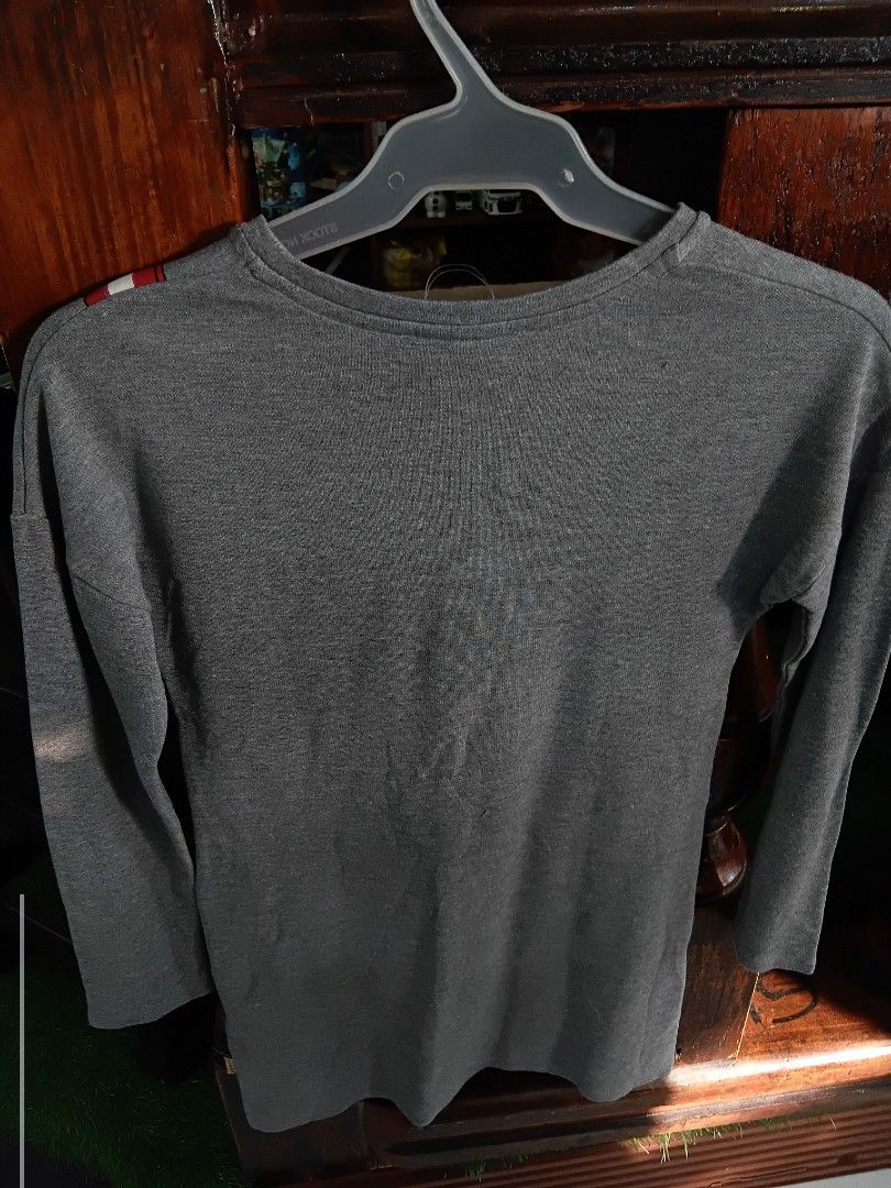 Marc Jacobs (Category: Others Tops) located in Subic. Submitted by AnythingBrandedby_May (Listing ID 1470226745, Image 2). Description: 16X27 Marc Jacobs.