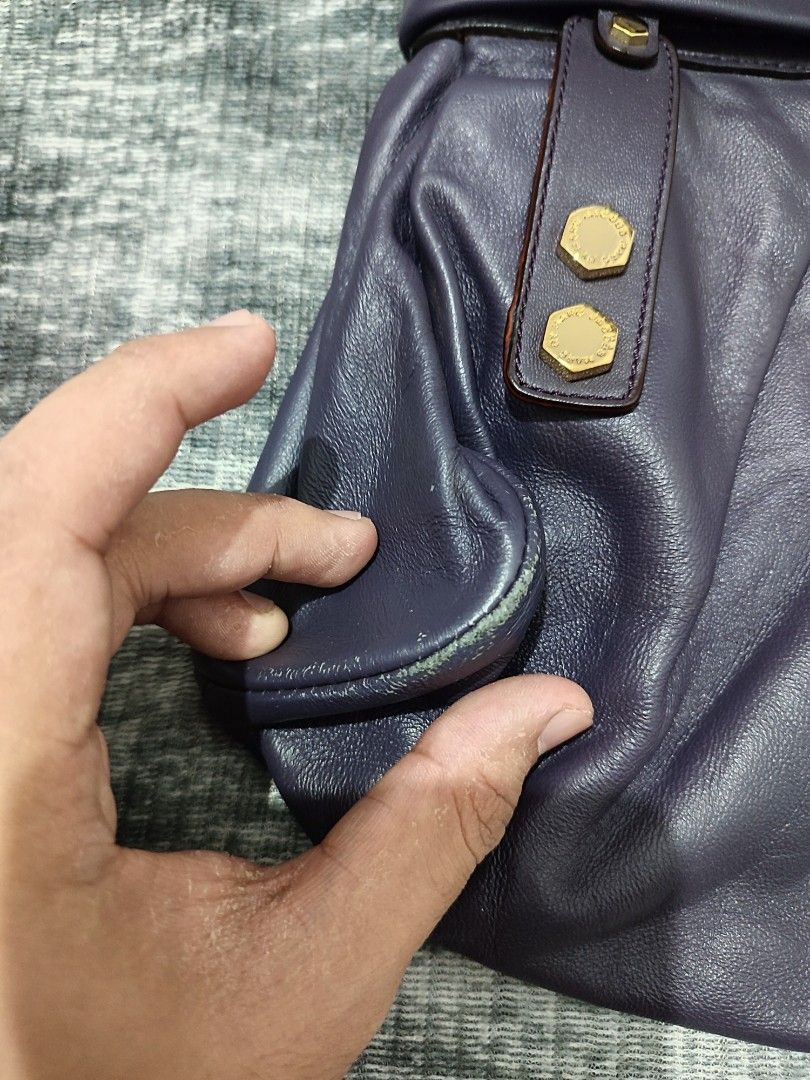 Marc Jacobs (Category: Shoulder Bags) located in Cebu City. Submitted by haryvyylyynn (Listing ID 1470272584, Image 2). Description: Marc Jacobs missing sling 1350+sf.