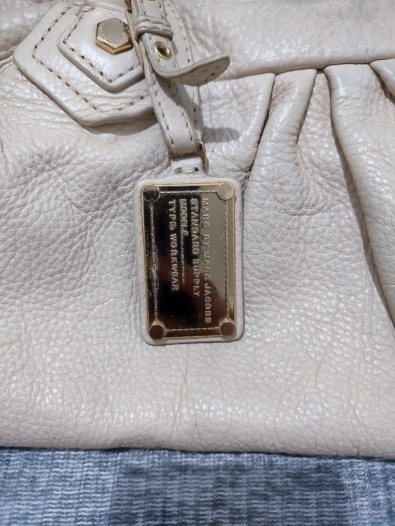 Marc Jacobs (Category: Shoulder Bags) located in Cebu City. Submitted by haryvyylyynn (Listing ID 1470278793, Image 2). Description: Marc Jacobs 2500+sf Dm sa ibang pics.