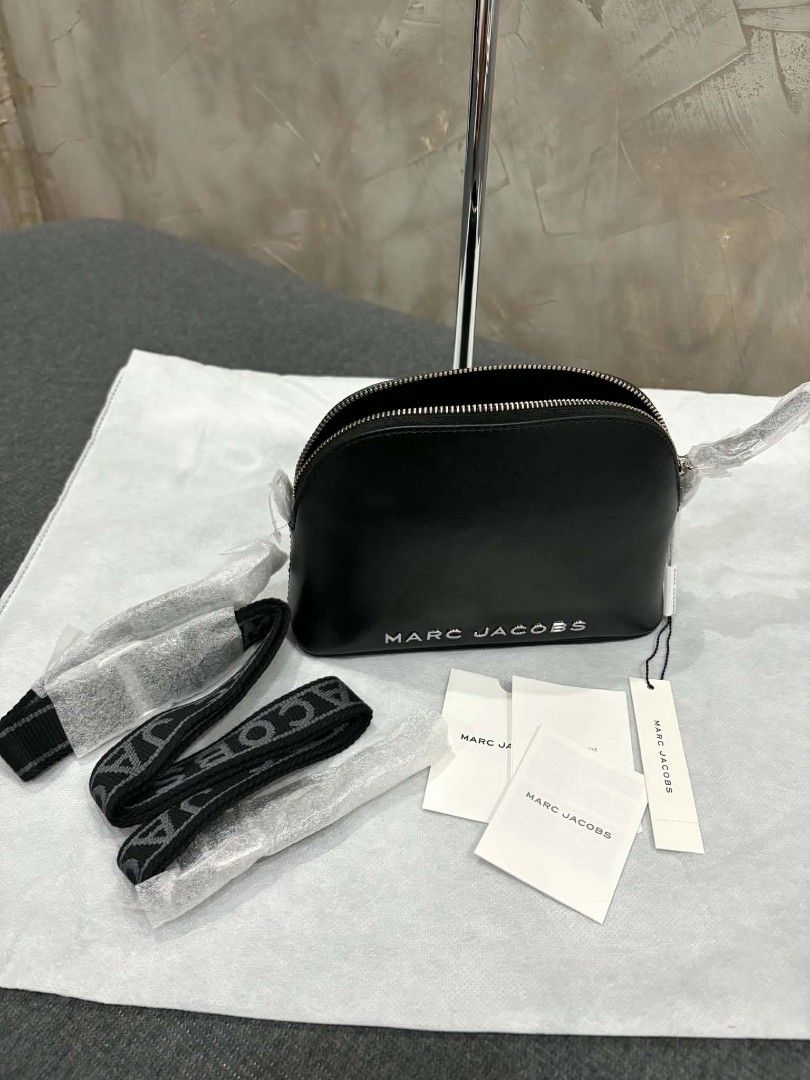 Marc Jacobs Black Dome Crossbody Bag (Category: Luxury Bags & Wallets) located in Manila. Submitted by estelpaola25 (Listing ID 1470146352, Image 1). Description: ‎📣 SALE 📣 SALE 📣 SALE ‼️‼️ ‎ ‎M@rc J@cob bags 💯💯💯❤️❤️❤️ ‎ ‎✨ from p7200 to p6200 only!!! 😍 ‎ ‎✅ 100% authentic, sourced directly from Canada 🇨🇦 ‎ ‎📬📬 send DM for inquiries 📬📬.