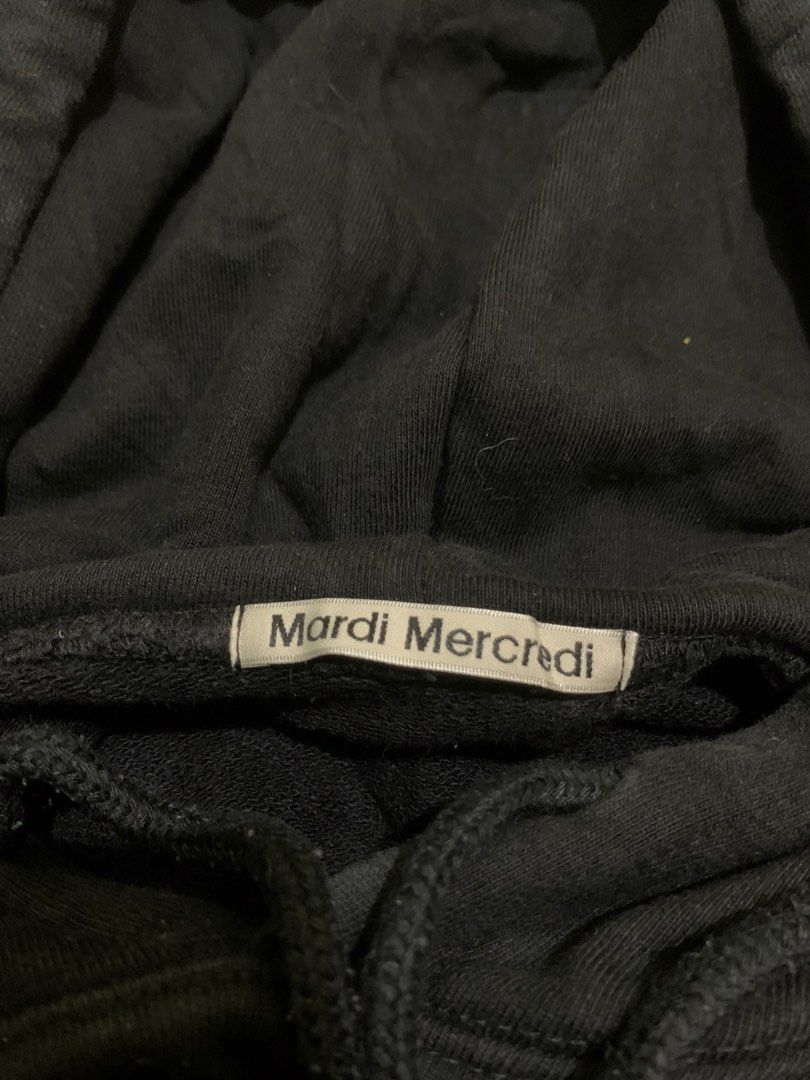 Mardi Mercredi (Category: Tshirts & Polo Shirts ) located in Roxas City. Submitted by vaultcultureco. (Listing ID 1470288907, Image 2). Description: - Brand: Mardi Mercredi - Color: Black - Size: Medium (MM-01-CT100-0X) - Material: 100% Cotton, Made in Seoul, Korea - Condition: 7/10 (pre-loved with gentle signs of use) - Features: Comfortable hood, front pocket, iconic logo graphic.