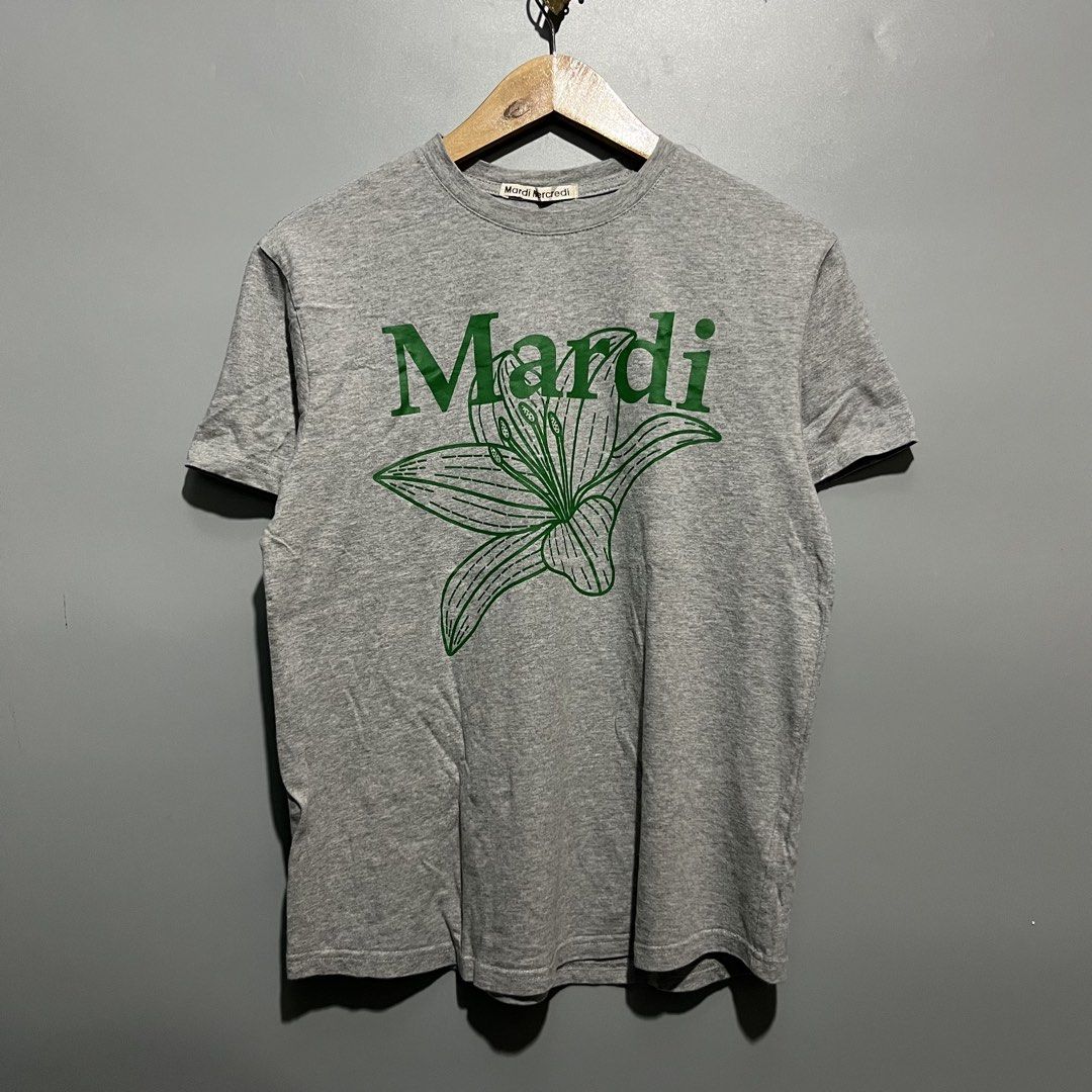 Mardi Mercredi Flower lily (Category: Shirts) located in Giporlos. Submitted by deloria_jhayr (Listing ID 1470272522, Image 1). Description: Excellent to asnew No issues W:19.5 L:25.