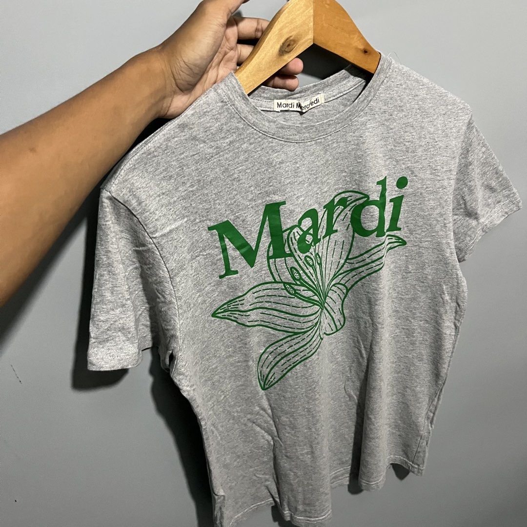 Mardi Mercredi Flower lily (Category: Shirts) located in Giporlos. Submitted by deloria_jhayr (Listing ID 1470272522, Image 2). Description: Excellent to asnew No issues W:19.5 L:25.