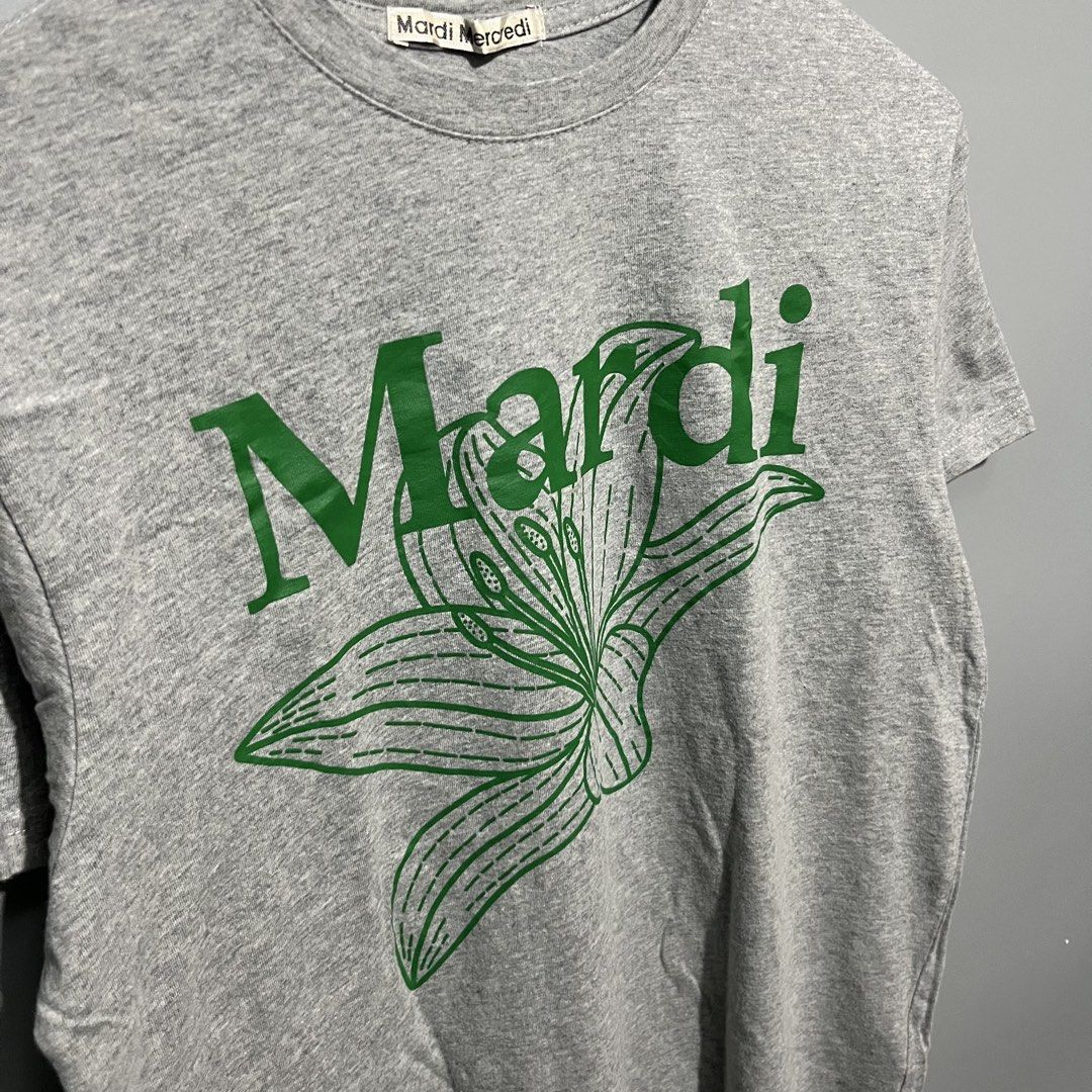 Mardi Mercredi Flower lily (Category: Shirts) located in Giporlos. Submitted by deloria_jhayr (Listing ID 1470272522, Image 3). Description: Excellent to asnew No issues W:19.5 L:25.