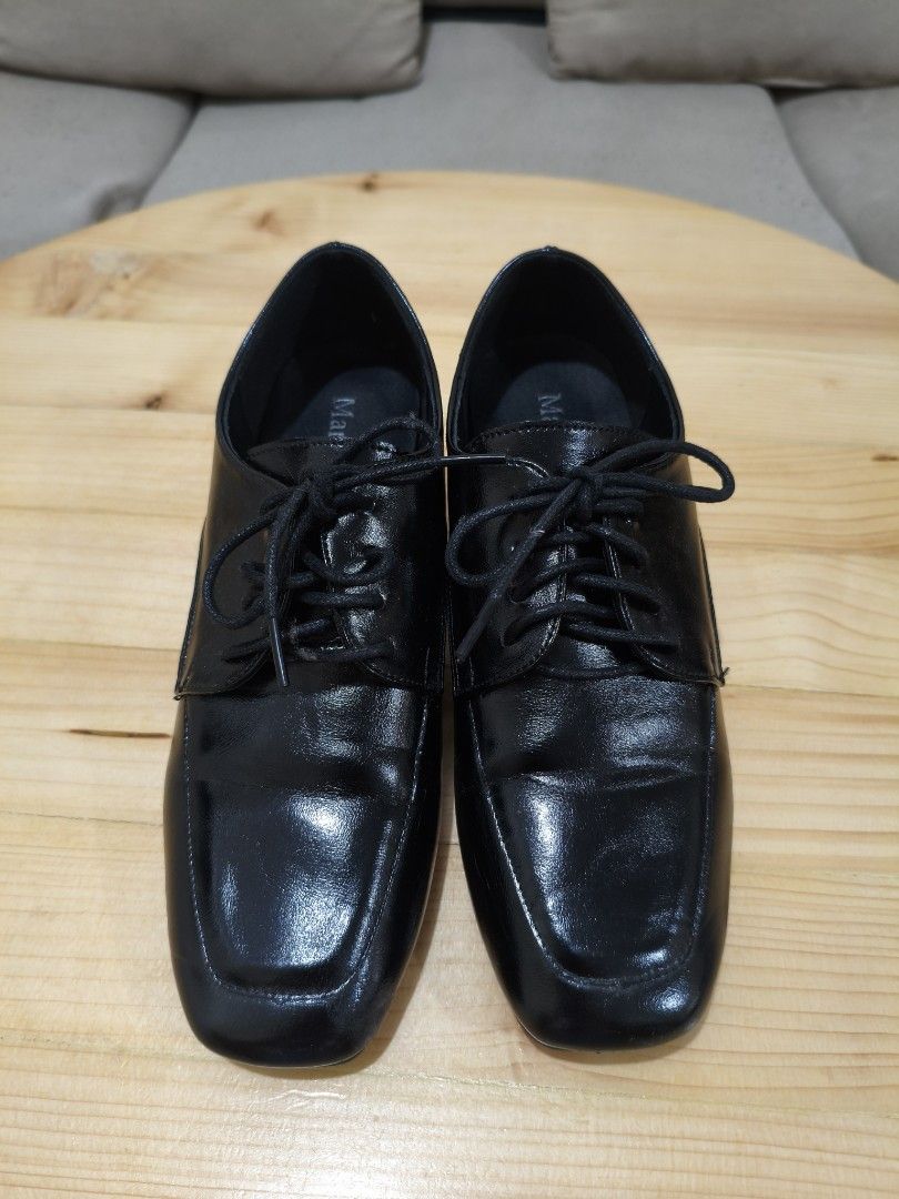 Mario D' Boro Women's Pumps (Category: Heels) located in Quezon City. Submitted by petie_ph (Listing ID 1470146946, Image 3). Description: - Brand: Mario D'boro - Color: Classic Black - Style: Lace-up heels with chunky block heel and square toe - Finish: Glossy material - Condition: Clean soles and heels, minimal signs of handling - Ideal for: Workwear, office attire, and formal events.