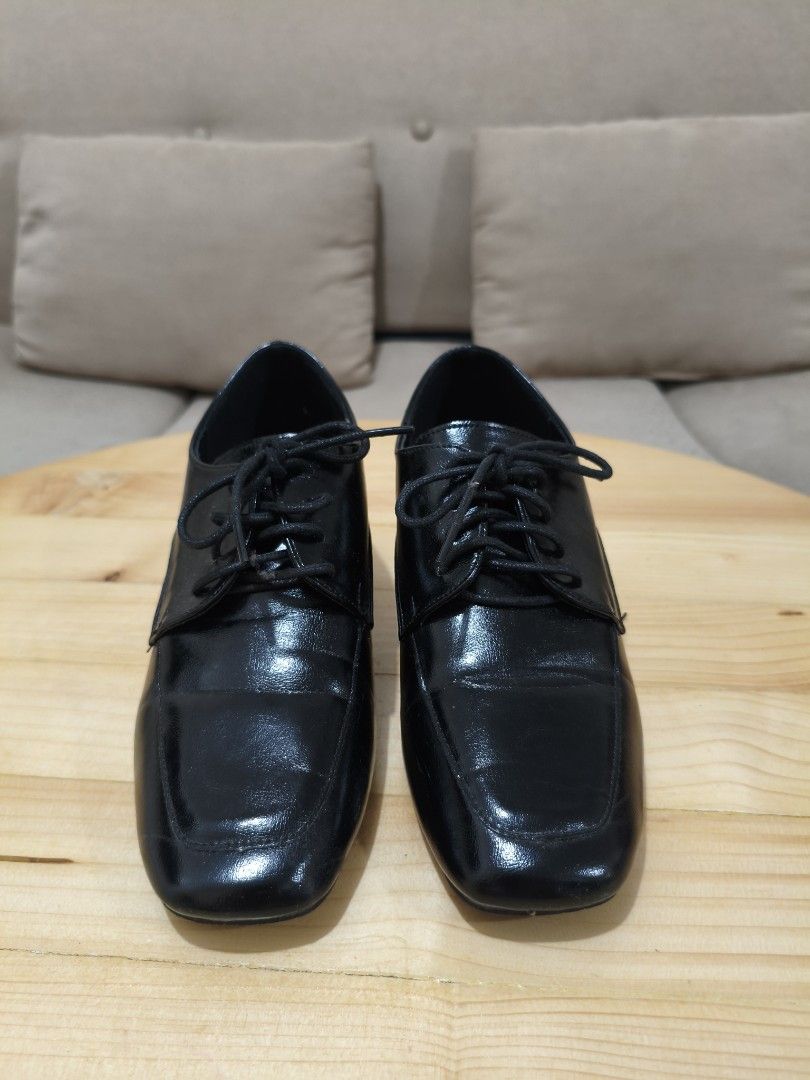 Mario D' Boro Women's Pumps (Category: Heels) located in Quezon City. Submitted by petie_ph (Listing ID 1470146946, Image 1). Description: - Brand: Mario D'boro - Color: Classic Black - Style: Lace-up heels with chunky block heel and square toe - Finish: Glossy material - Condition: Clean soles and heels, minimal signs of handling - Ideal for: Workwear, office attire, and formal events.