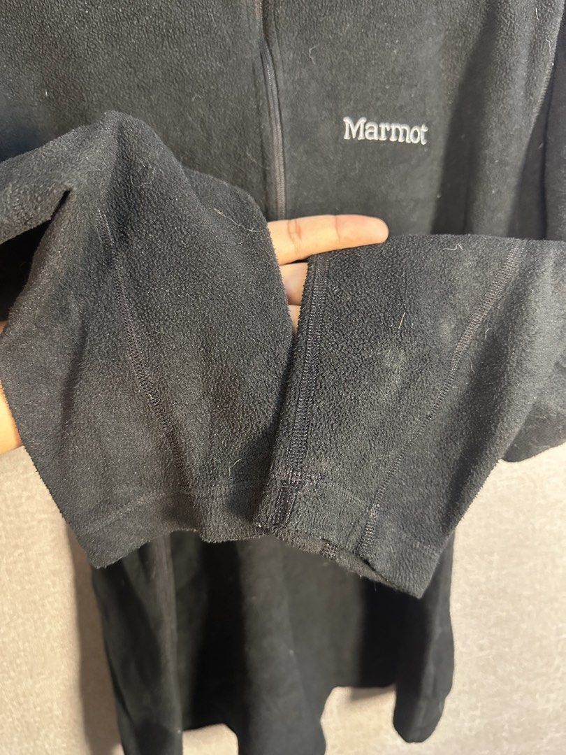 MARMOT FLEECE JACKET (Category: Coats, Jackets and Outerwear) located in Rizal. Submitted by jamesthrift (Listing ID 1470161236, Image 3). Description: MARMOT FLEECE JACKET Size : XL Dimes: -width 24 -length 28 Condition: excellent Color Rate: 9.5 Issue: none 🏷️399+sf.