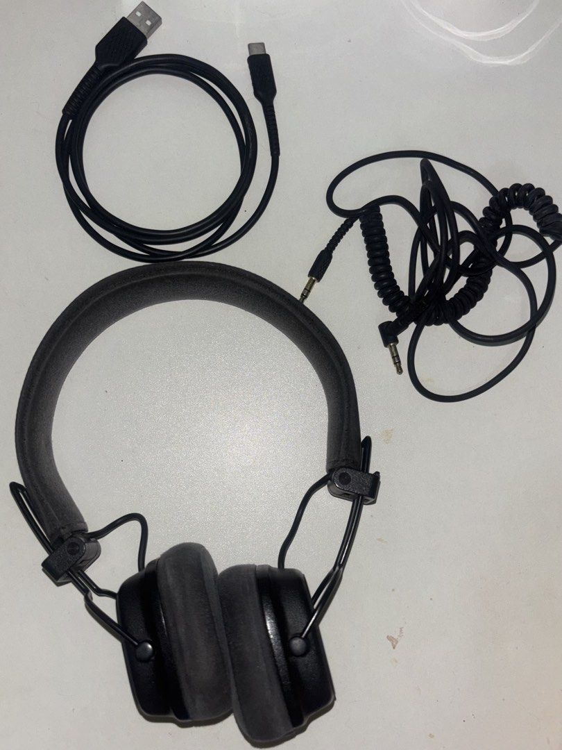 Marshalls Major IV Headphones (Category: Headphones & Headsets) located in Cavite. Submitted by meowmeowmingming (Listing ID 1470321552, Image 1). Description: # 4.5k + sf (still nego) # well-loved # audio quality is still very good and the leather is still good # no box but still have other inclusions # rfs: hindi na nagagamit masyado # payment must be made before shipping if meet up is not possible mop: gcash mod: jnt / sdd via lalamove (cavite