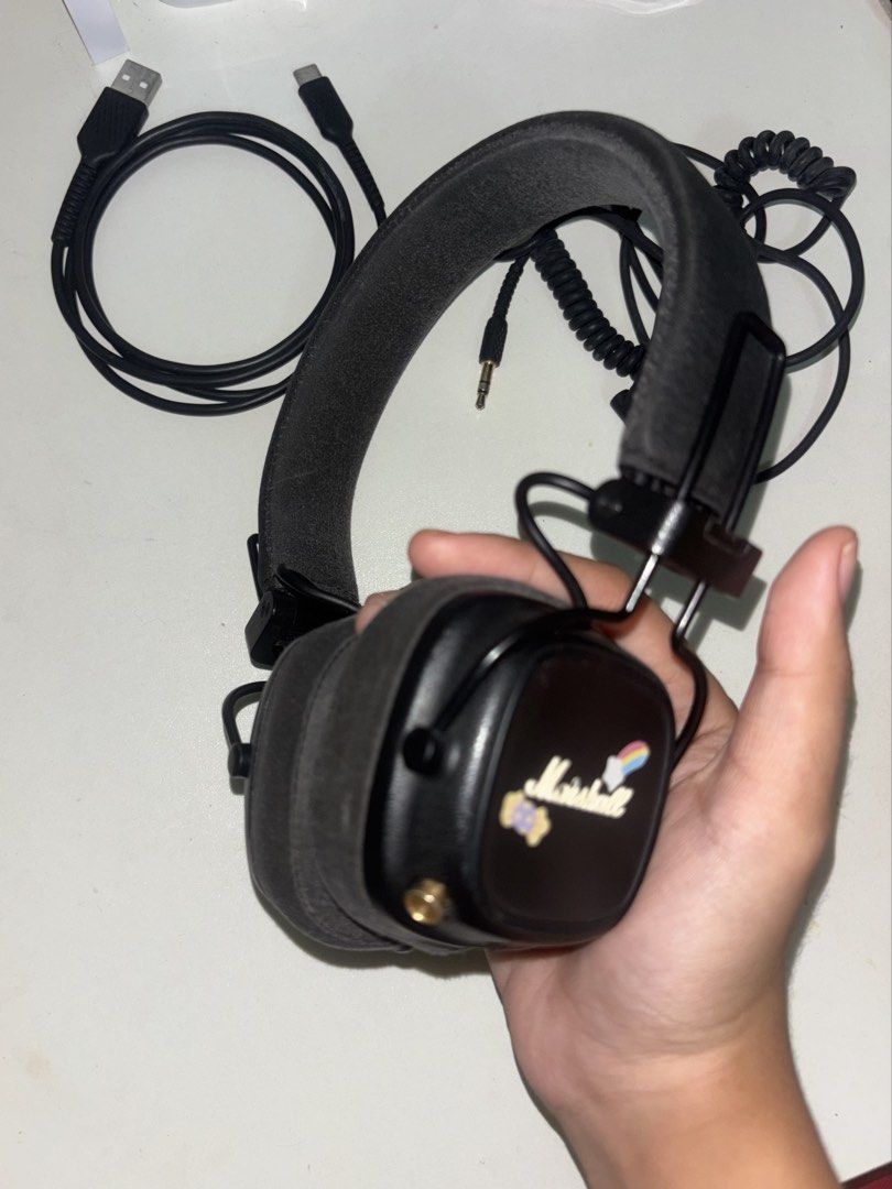 Marshalls Major IV Headphones (Category: Headphones & Headsets) located in Cavite. Submitted by meowmeowmingming (Listing ID 1470321552, Image 2). Description: # 4.5k + sf (still nego) # well-loved # audio quality is still very good and the leather is still good # no box but still have other inclusions # rfs: hindi na nagagamit masyado # payment must be made before shipping if meet up is not possible mop: gcash mod: jnt / sdd via lalamove (cavite