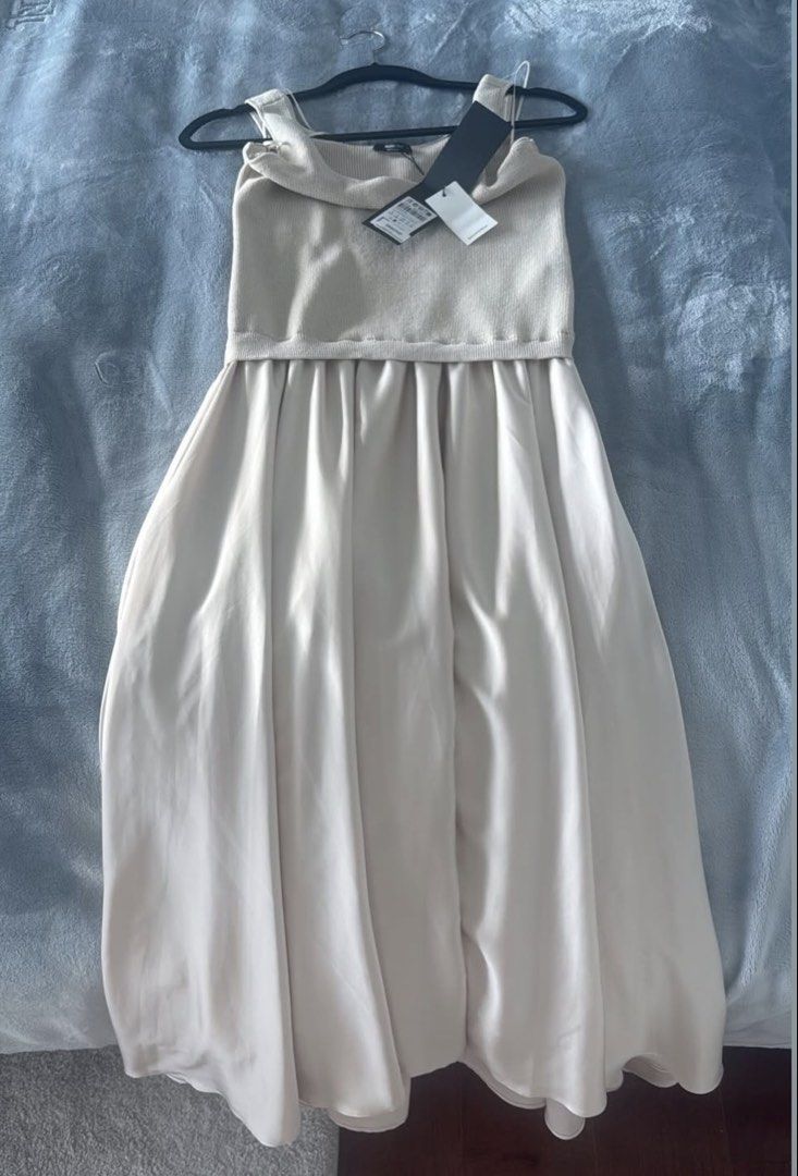 Massimo Dutti Dress (Category: Dresses) located in Paranaque City. Submitted by PrelovedClosetetc (Listing ID 1470347857, Image 1). Description: Size S.