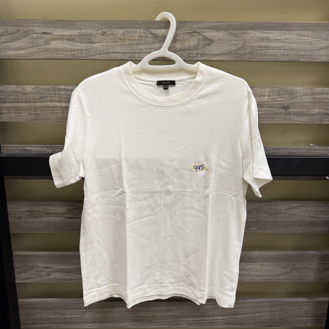 Massimo Dutti White Top (Category: Blouses) located in Mandaluyong City. Submitted by bestdressedph2025 (Listing ID 1470168766, Image 1). Description: MOP: GCash MOD: Lalamove/J&T LOCATION: Brgy. Addition Hills, Mandaluyong Discount avail for multiple items. Dimensions in Inches: Shoulder: 17 Bust: 21 Length: 24 Size on Tag: M PM for inquiries!.
