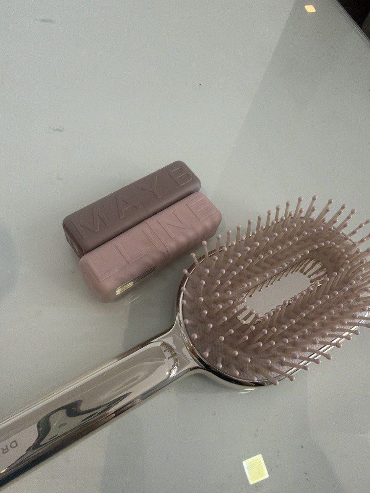 MAYBELLINE LIPSTICK BUNDLE and UNUSED DREAME COMB (Category: Makeup) located in Quezon City. Submitted by destashingmycloset (Listing ID 1470188674, Image 1). Description: .