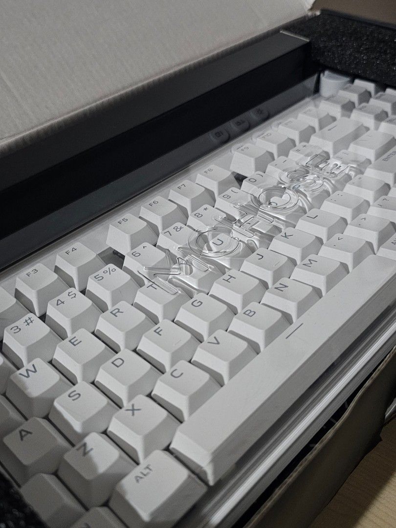 MCHOSE Mix 87 Magnetic Switch Gaming Keyboard (Category: Computer Keyboard) located in Paranaque City. Submitted by mab.villareal (Listing ID 1470150258, Image 2). Description: MCHOSE Mix 87 magnetic switch mechanical gaming keyboard. White keycaps with crisp lettering. TKL layout format. Box included with internal protective foam packing. Unused, brand new. Bought for 6000 pesos, selling 3499 pesos. RFS: extra keyboard .