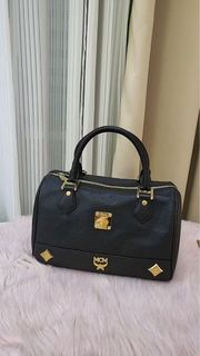 (Category: ) located in . Submitted by happyshopper212 (Listing ID 1470196898, Image 1). Description: .
