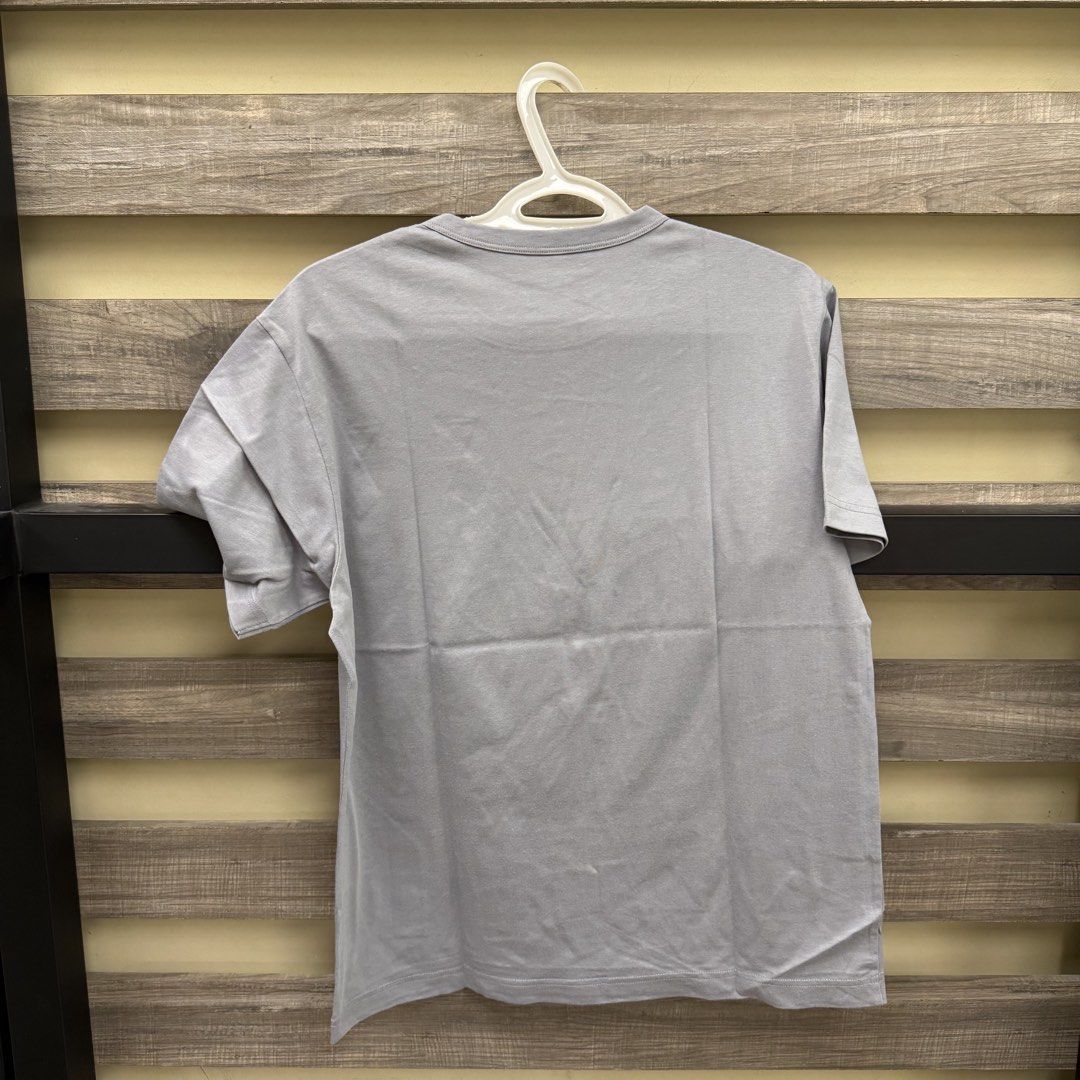 [Mens] Muji Grey Shirt (Category: Tshirts & Polo Shirts ) located in Mandaluyong City. Submitted by bestdressedph2025 (Listing ID 1470240850, Image 2). Description: MOP: GCash MOD: Lalamove/J&T LOCATION: Brgy. Addition Hills, Mandaluyong Discount avail for multiple items. Dimensions in Inches: Shoulder: 18 Bust: 21 Length: 25 Size on Tag: M PM for inquiries!.
