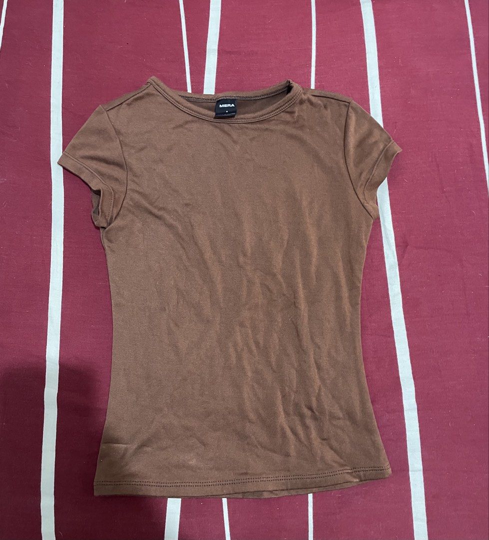 MERA Brown Cap Sleeve Crop Top (Category: Shirts) located in Manila. Submitted by alysaysyys_ (Listing ID 1470174173, Image 1). Description: - Brand: MERA - Color: Brown (Solid) - Style: Short-sleeve top with cap sleeves and round neckline - Fit: Fitted cut - Versatility: Easy to style with jeans or skirts.