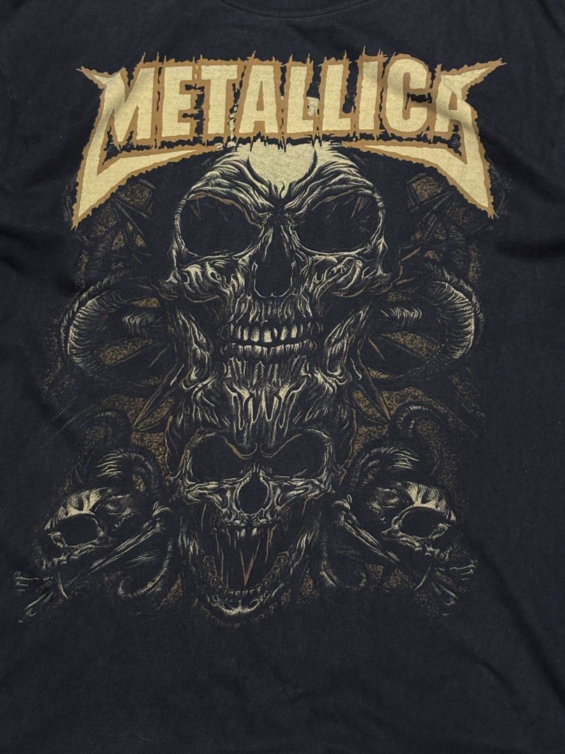 Mettalica (Category: Tshirts & Polo Shirts ) located in Bacolod City. Submitted by money_maker06 (Listing ID 1470349121, Image 3). Description: Mettalica •Thailand Bootleg •Size: Large •Dimension: 21.5x29 •Condition: Used.