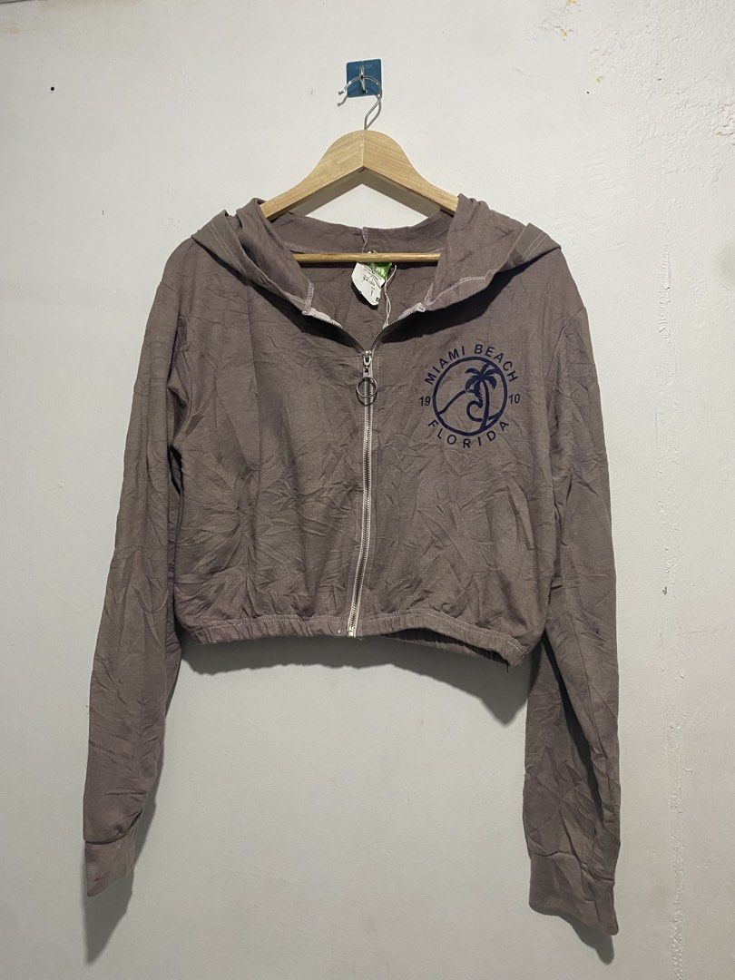 Miami Style (Category: Coats, Jackets and Outerwear) located in Manila. Submitted by telly.742 (Listing ID 1470288825, Image 1). Description: .