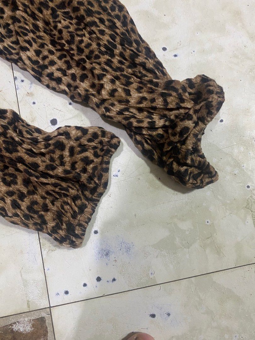 Michael Kors Leopard (Category: Longsleeves) located in Tagoloan. Submitted by puretiger-389e (Listing ID 1470292270, Image 2). Description: Michael Kors Leopard 🐆 Excellent condition Size large No issue.