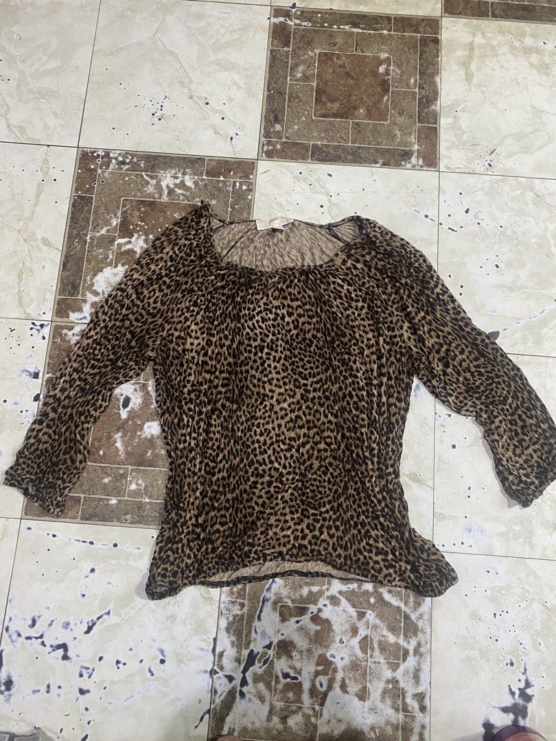 Michael Kors Leopard (Category: Longsleeves) located in Tagoloan. Submitted by puretiger-389e (Listing ID 1470292270, Image 1). Description: Michael Kors Leopard 🐆 Excellent condition Size large No issue.