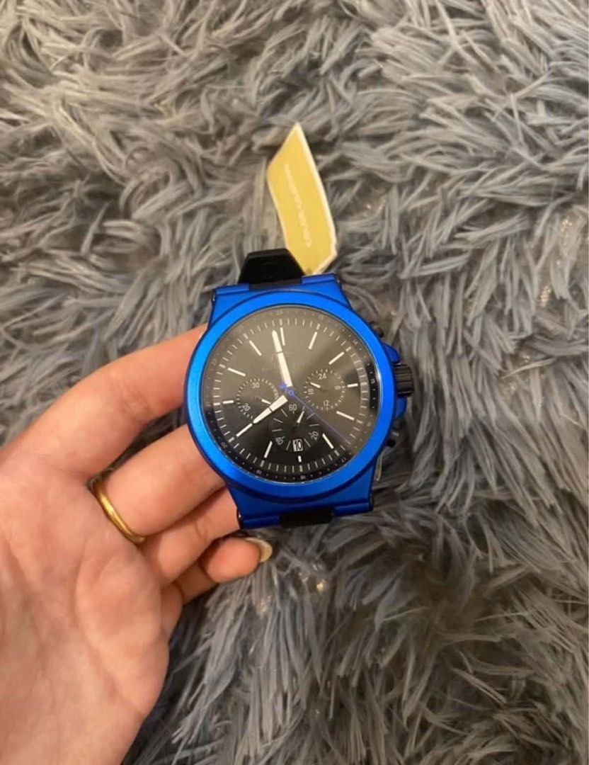 Michael Kors Watch (Category: Men's Watches) located in Cainta. Submitted by vlera (Listing ID 1470298455, Image 2). Description: Selling my Michael Kors oversized blue-tone silicone watch. It’s never been used and is in excellent condition. Details: * Brand: Michael Kors * Style: Oversized watch * Color: Blue tone * Strap: Silicone * Condition: Never used * Packaging: Comes with a replacement watch box, not the original box RFS: Decluttering Shi