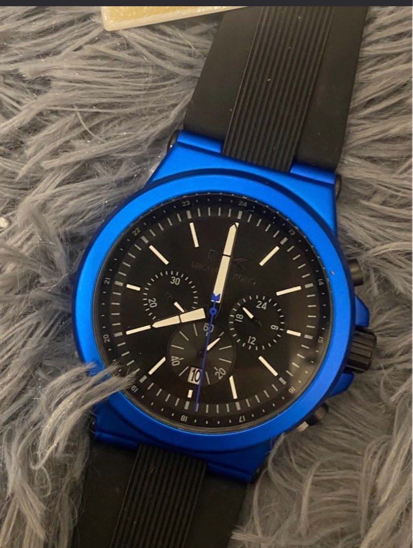 Michael Kors Watch (Category: Men's Watches) located in Cainta. Submitted by vlera (Listing ID 1470298455, Image 1). Description: Selling my Michael Kors oversized blue-tone silicone watch. It’s never been used and is in excellent condition. Details: * Brand: Michael Kors * Style: Oversized watch * Color: Blue tone * Strap: Silicone * Condition: Never used * Packaging: Comes with a replacement watch box, not the original box RFS: Decluttering Shi