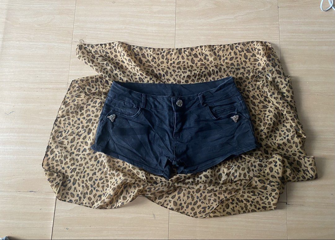 micro denim shorts (Category: Shorts) located in Manila. Submitted by lavernsloop (Listing ID 1470176331, Image 1). Description: size 27| low rise hard denim | lenght 9 📩DM FOR MORE DEETS.