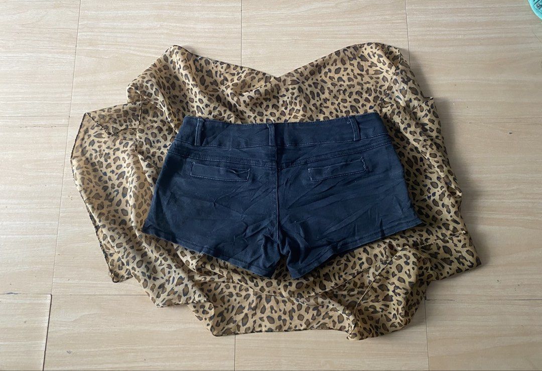 micro denim shorts (Category: Shorts) located in Manila. Submitted by lavernsloop (Listing ID 1470176331, Image 3). Description: size 27| low rise hard denim | lenght 9 📩DM FOR MORE DEETS.