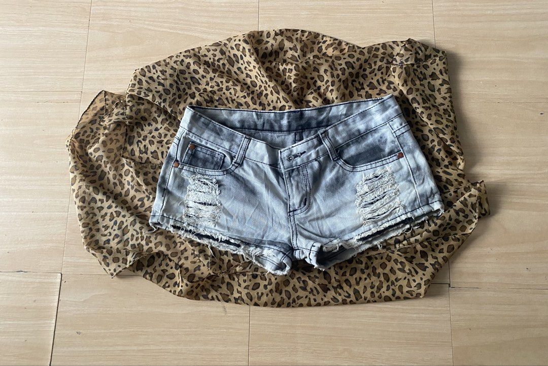 micro light-wash, distressed denim cutoff shorts (Category: Shorts) located in Manila. Submitted by lavernsloop (Listing ID 1470177116, Image 1). Description: size 28 | low rise hard denim | lenght 9 📩DM FOR MORE DEETS.