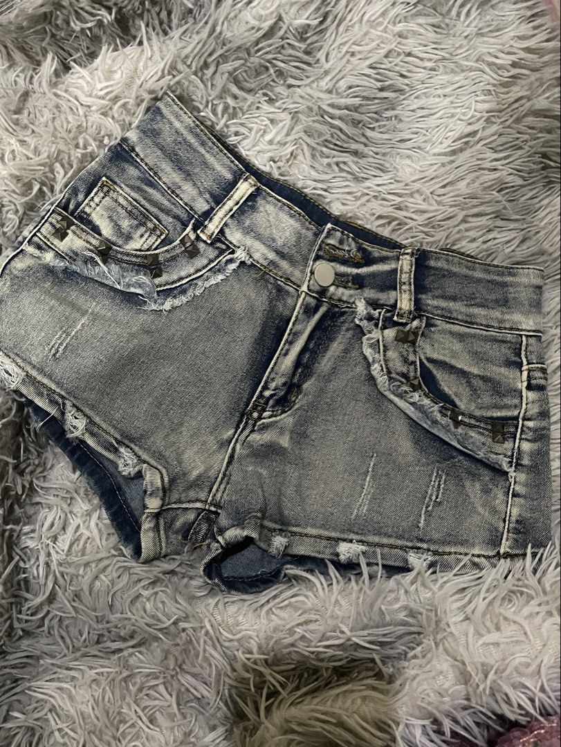 Micro Short (Category: Shorts) located in Manila. Submitted by zhahanna (Listing ID 1470226489, Image 1). Description: Micro Shorts - missing button - Waist: 26 in - Length: 9 in.