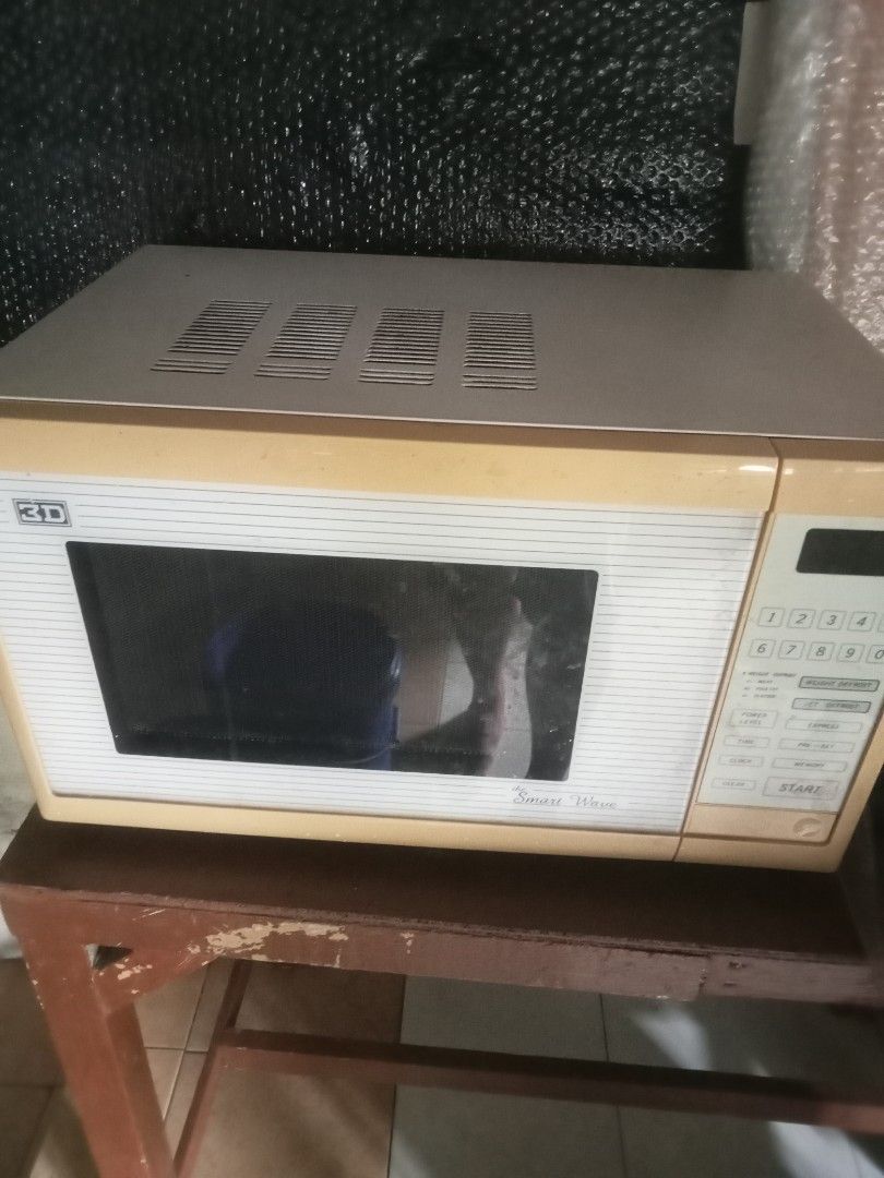 Microwave Oven (Category: Ovens & Toasters) located in Cebu City. Submitted by cleverwind.221754 (Listing ID 1470173898, Image 2). Description: Selling microwave oven for P 200, needs repairing/fixing. For pick-up or delivery. Buyer will pay for shipping fees if for delivery. Location: Near San Carlos South Campus, CTS/CCMC. In Cebu City. Check out also our other items: https://garage-sale.pages.dev.