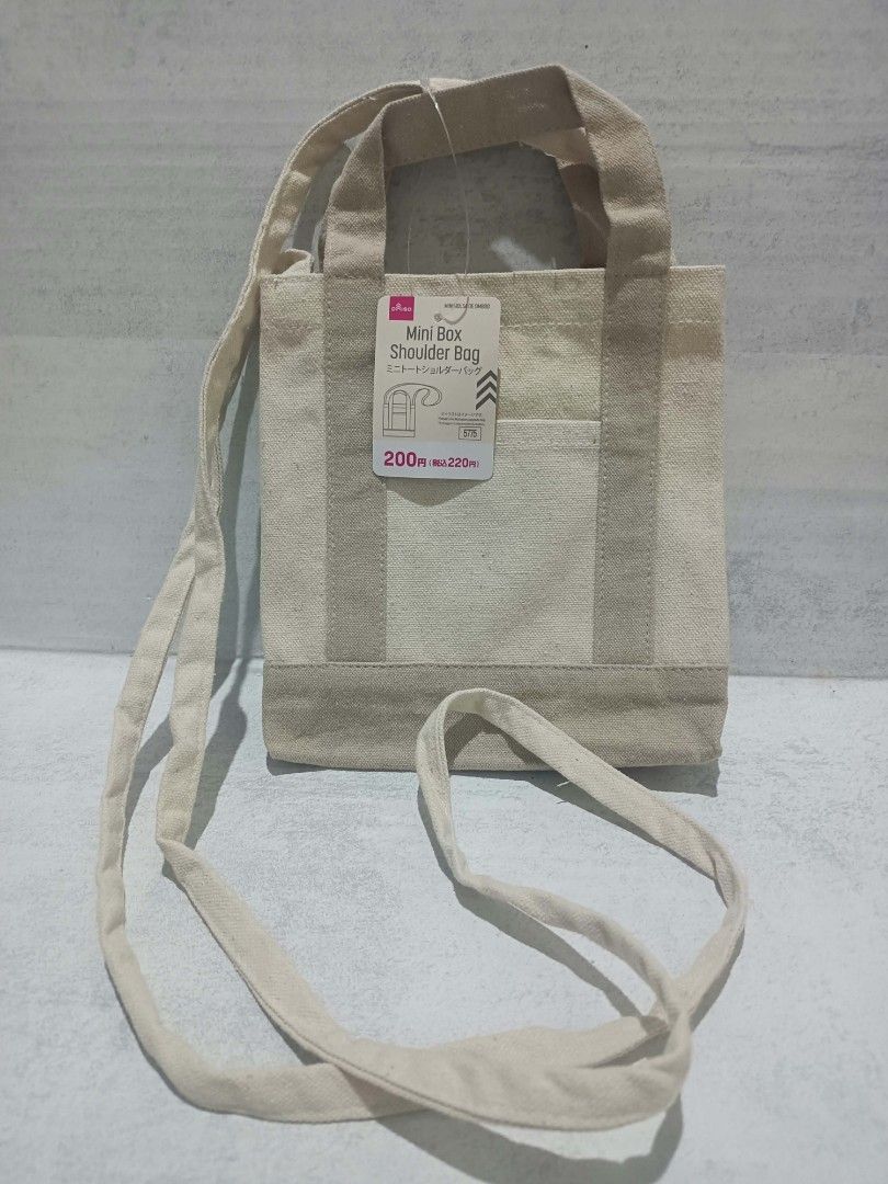 Mini Box Shoulder Bag (Category: Shoulder Bags) located in Davao. Submitted by lotispreloved (Listing ID 1470278494, Image 1). Description: .