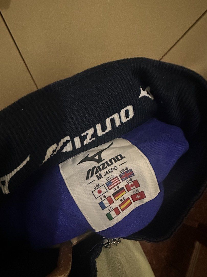 Mizuno Windbreaker jacket (Category: Coats, Jackets and Outerwear) located in Quezon City. Submitted by kerlitops (Listing ID 1470272617, Image 3). Description: Declutterring! Mizuno windbreaker jacket with packable hood 22x29 Very good condition.