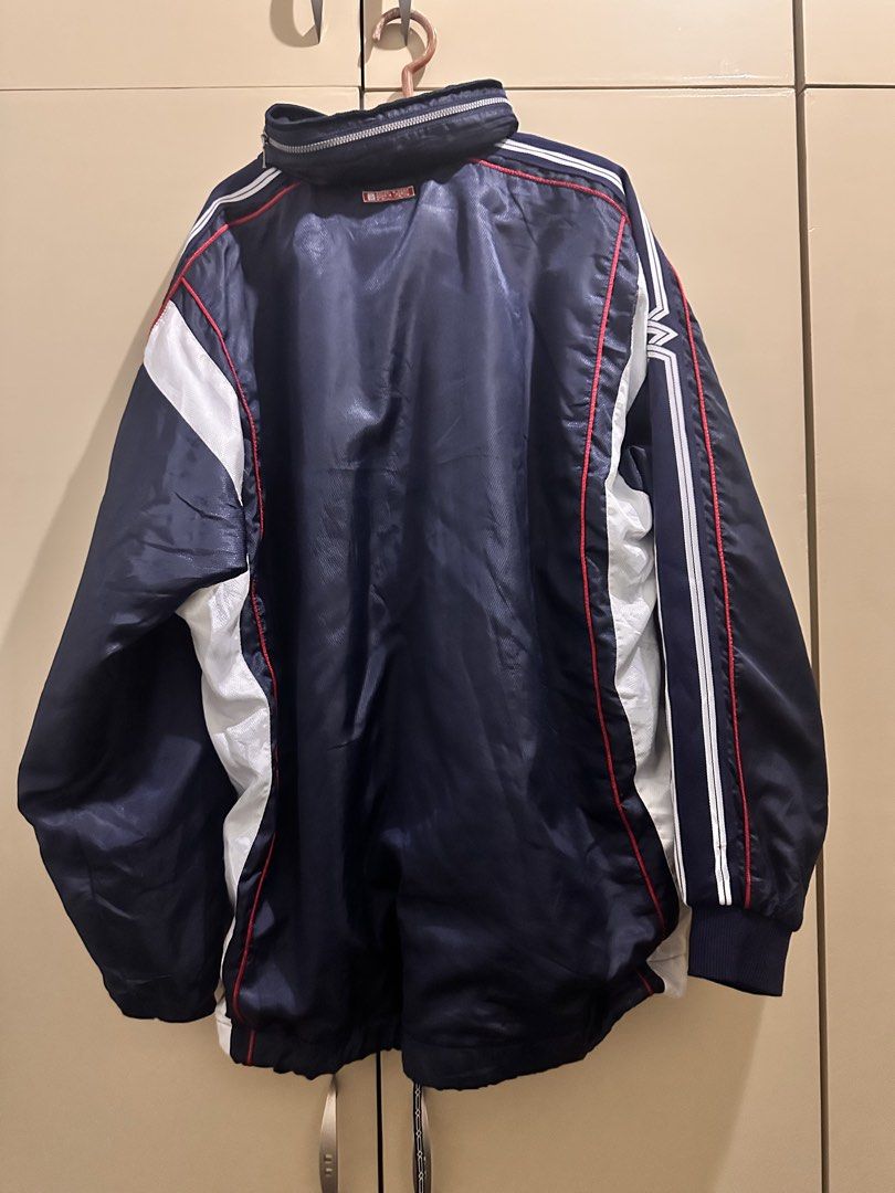 Mizuno Windbreaker jacket (Category: Coats, Jackets and Outerwear) located in Quezon City. Submitted by kerlitops (Listing ID 1470272617, Image 2). Description: Declutterring! Mizuno windbreaker jacket with packable hood 22x29 Very good condition.