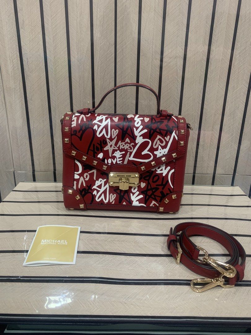 MK Kinsley Graffitti (Category: Cross-body Bags) located in San Fernando. Submitted by preluxuria_online_shop (Listing ID 1470269809, Image 1). Description: .