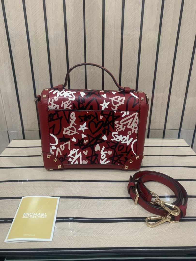 MK Kinsley Graffitti (Category: Cross-body Bags) located in San Fernando. Submitted by preluxuria_online_shop (Listing ID 1470269809, Image 2). Description: .