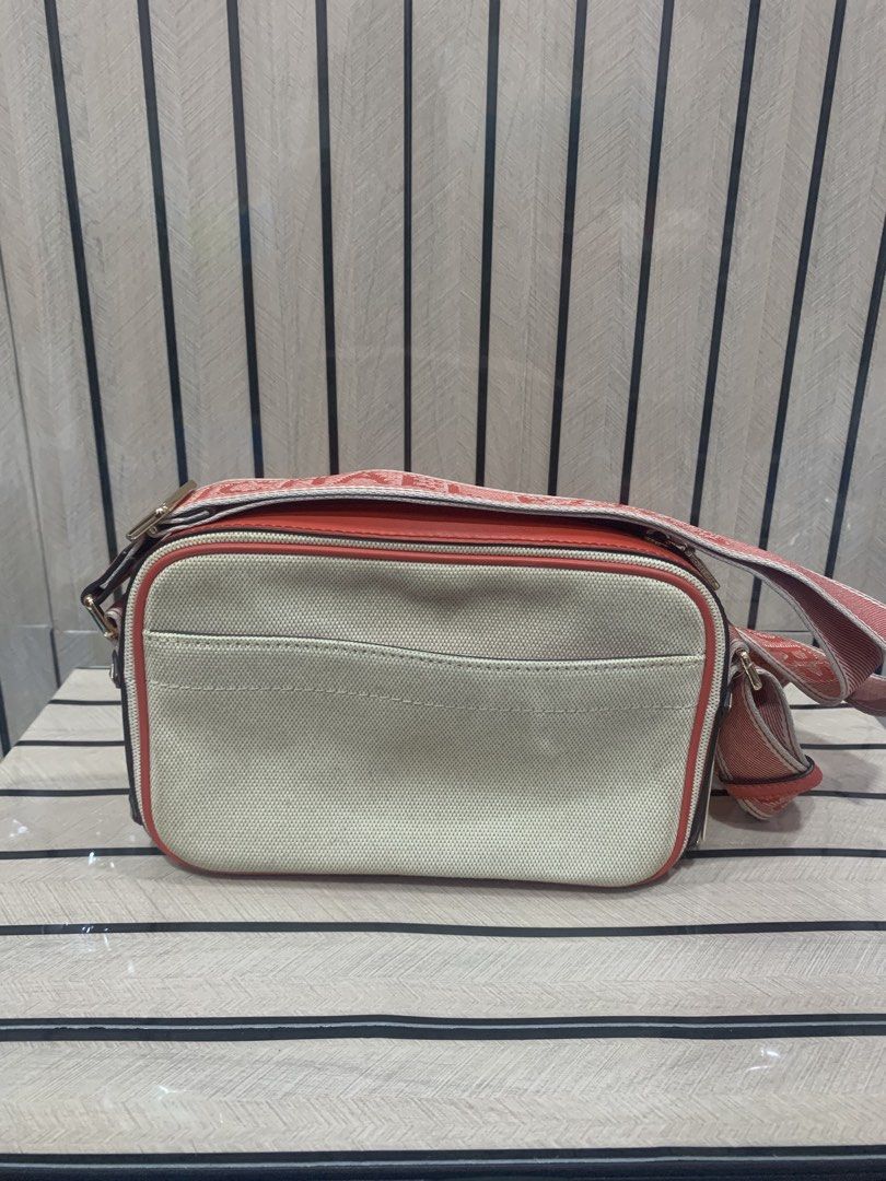 MK Maeve Large (Category: Cross-body Bags) located in San Fernando. Submitted by preluxuria_online_shop (Listing ID 1470272305, Image 2). Description: .